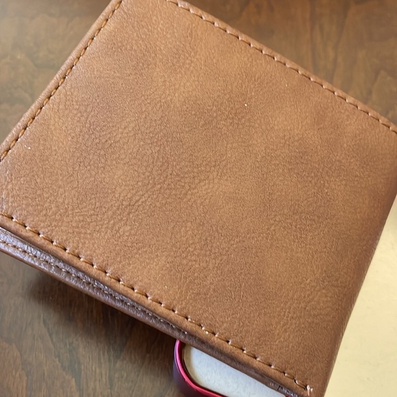 Men’s BNWT Levi’s RFID Multi cards ID wallet Tan in tin metal box - Picture 6 of 11